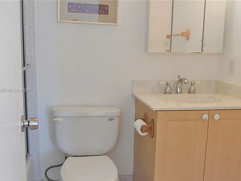 250 Suffolk Dr #250-F — Photo 9