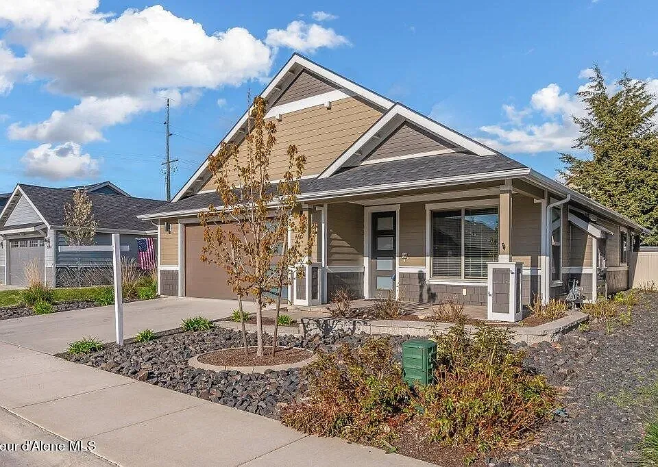 8042 N Hibiscus Ln