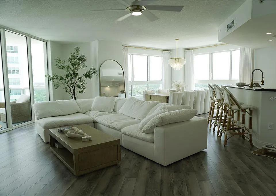 241 Riverside Dr #2009