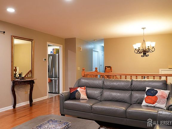 4th image of 150 Farragut Ave