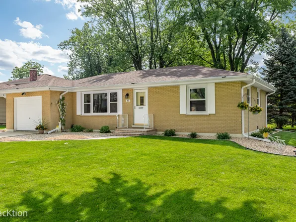 45 W 56th Pl, Westmont, IL 60559