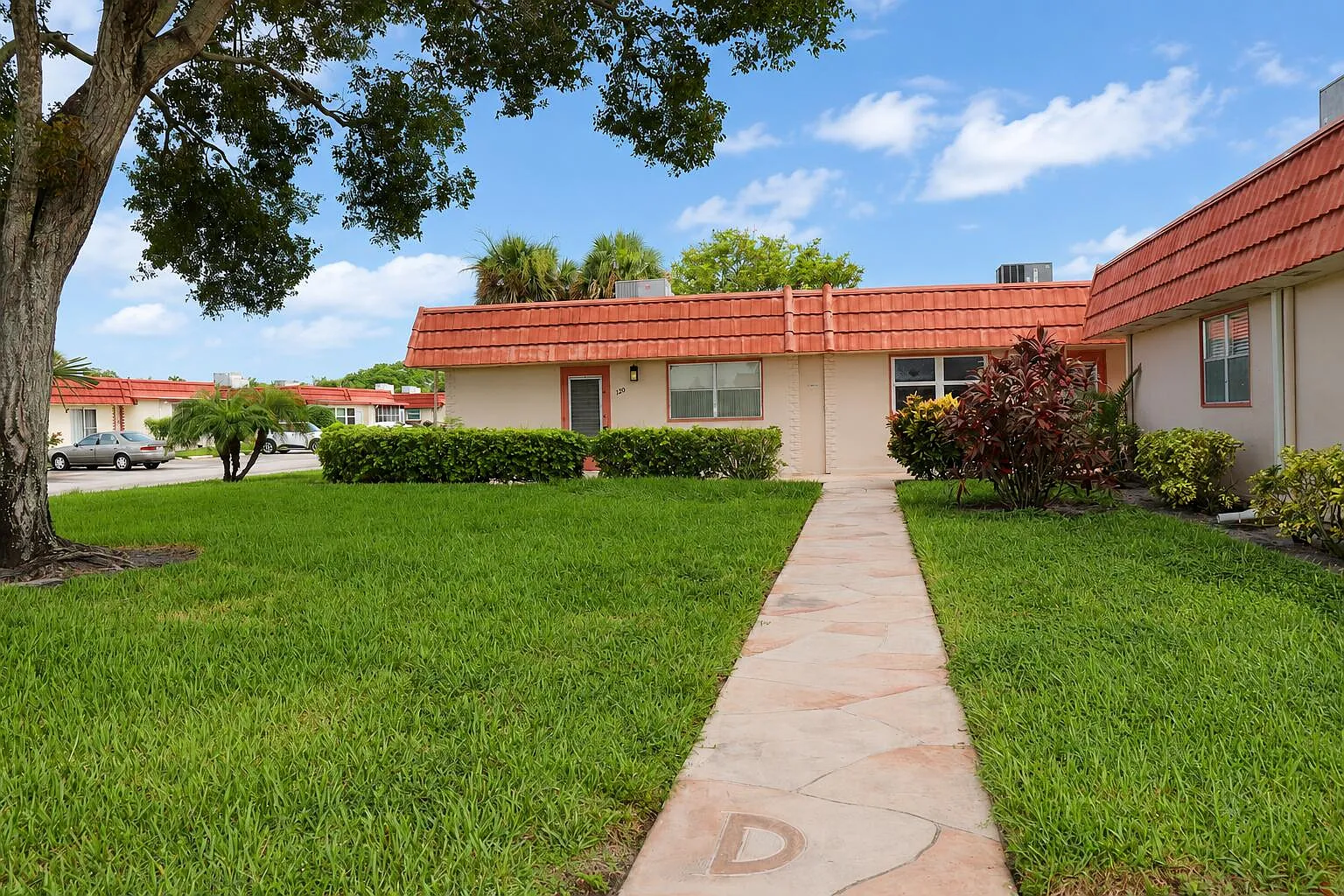 2 bed, 2.0 bath, 880 sqft, $1,700 — Photo 1