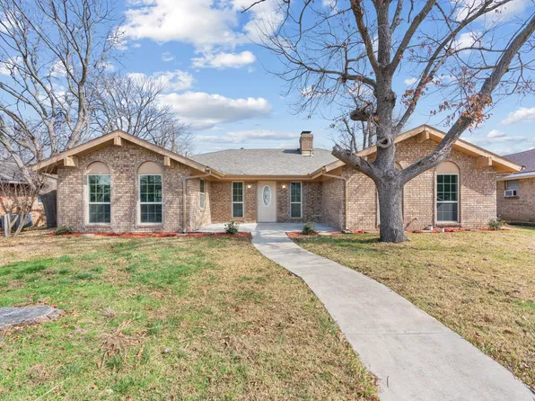 3906 Greenway Dr, Garland, TX 75041