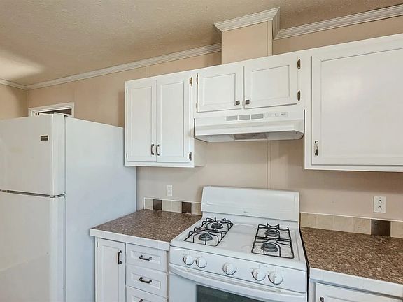 5th image of 14 S Hawthorn Dr