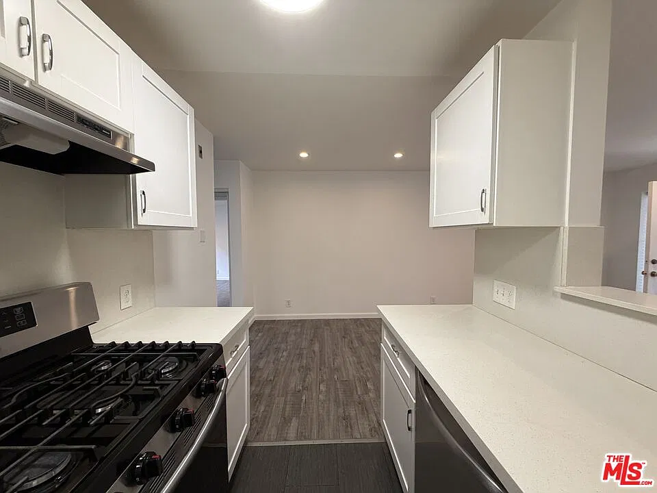 1 bed, 1.0 bath, $1,800 — Photo 3