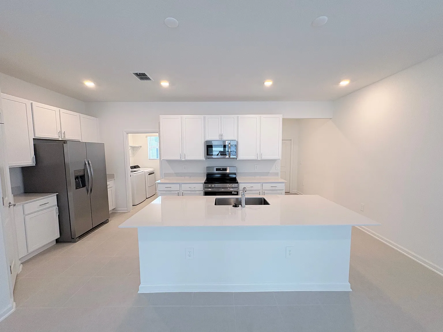 3 bed, 2.5 bath, 1895 sqft, $2,500 — Photo 4
