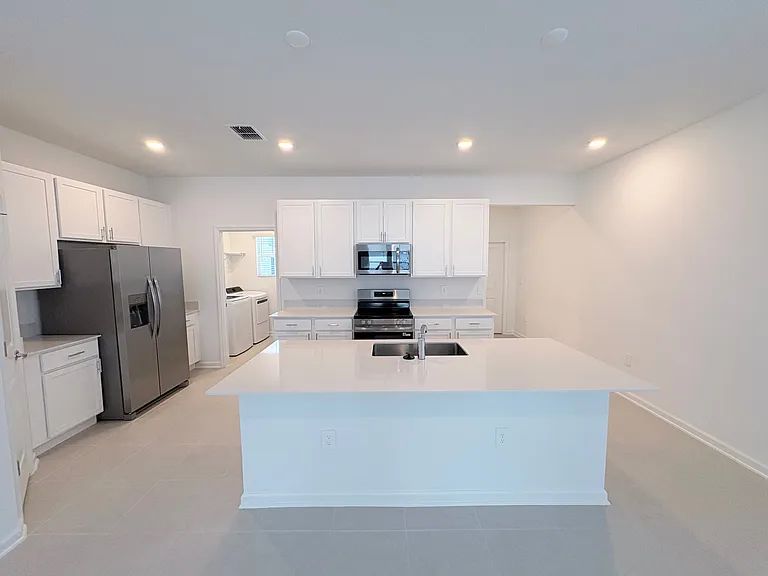 790 Rivington Ave — Photo 6