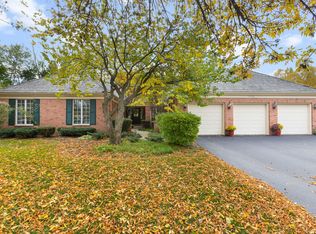 2425 Saranac Ln, Glenview, IL 60026