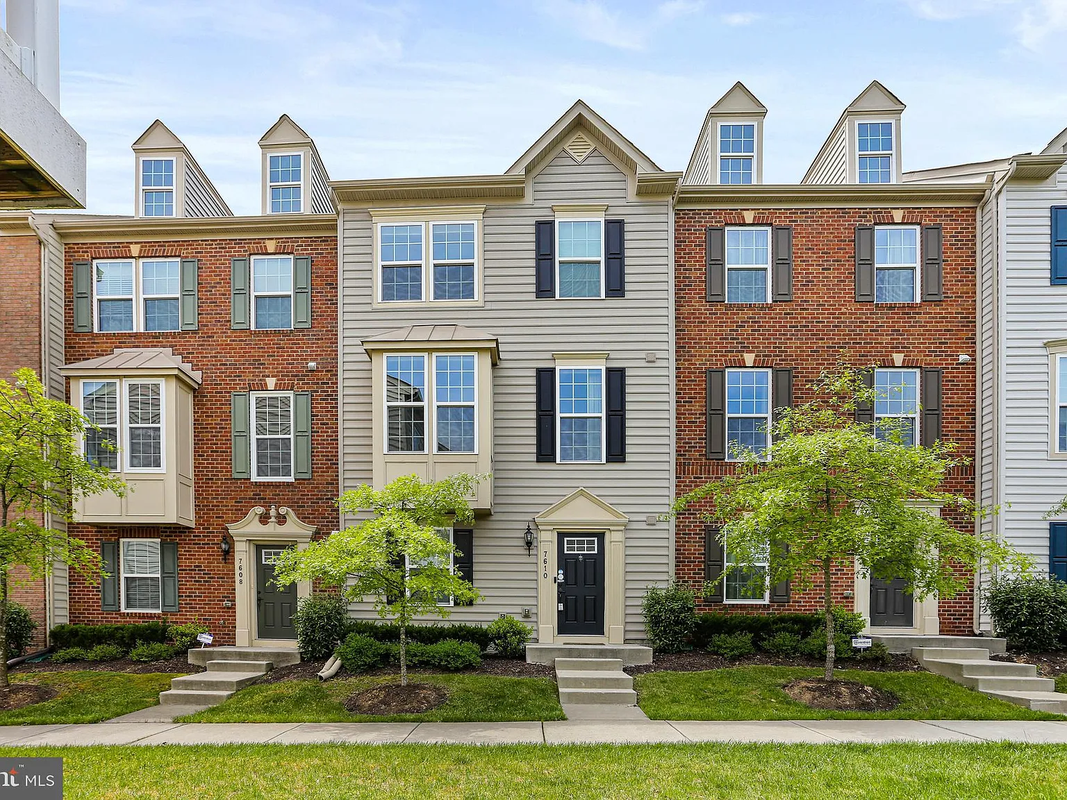 3 bed, 4.0 bath, 1734 sqft, $3,050 — Photo 1