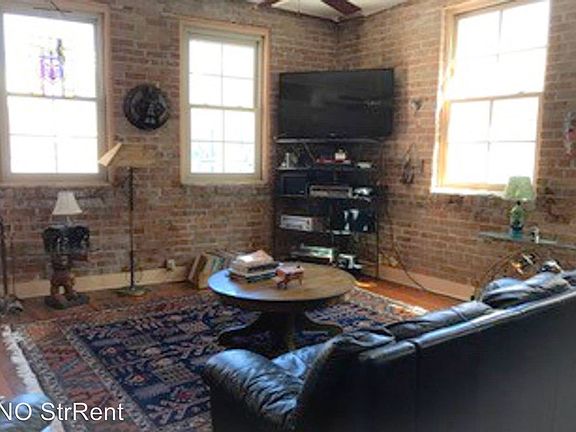 4th image of 422 Notre Dame St #3