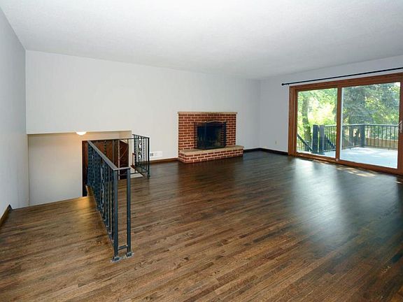 3rd image of 2448 Lamplight Dr