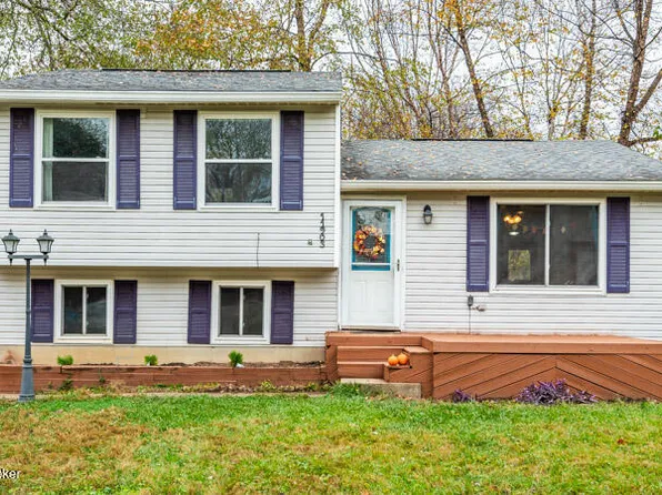 11903 Queen Annes Ct, Worthington Hills, KY 40245