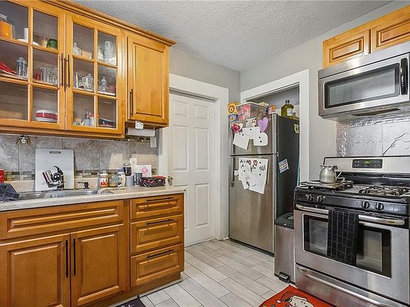 3rd image of 3022-24 Paris Ave