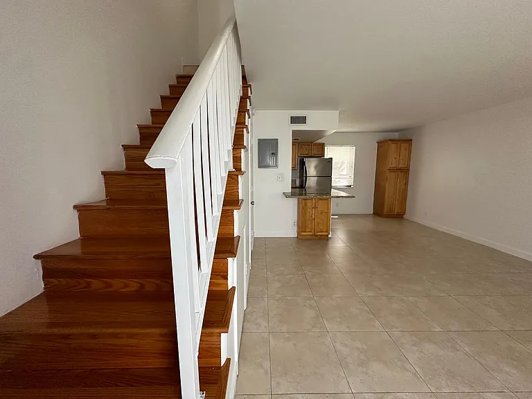 2705 NE 9th Ave — Photo 11
