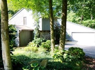 18794 Sharon Dr, Chagrin Falls, OH 44023