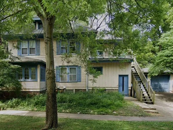 702 1/2 W Nevada St, Urbana, IL