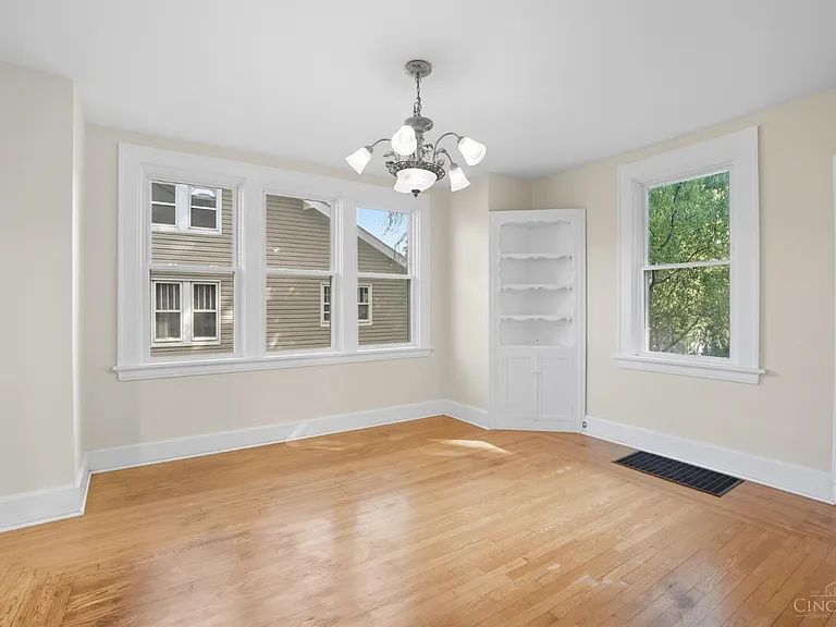 3017 Hull Ave — Photo 9