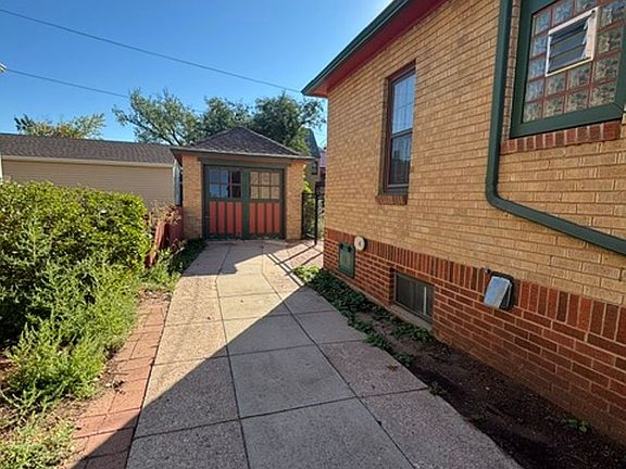 2nd image of 2817 Pioneer Ave