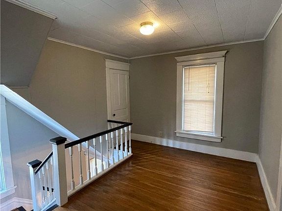 5th image of 232 Oakwood Ave