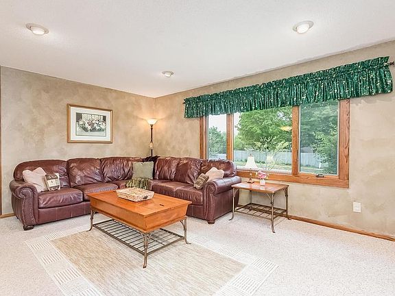 4th image of 752 Carl Ave