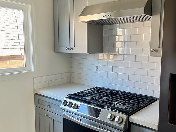 4th image of 320 E 25th St APT 6
