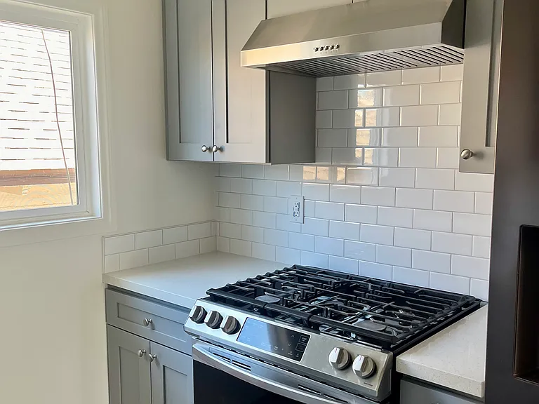 320 E 25th St #6 — Photo 4