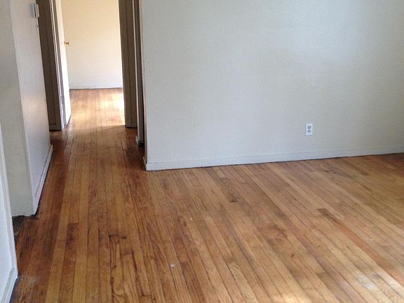4th image of 32415 Lapeer Dr