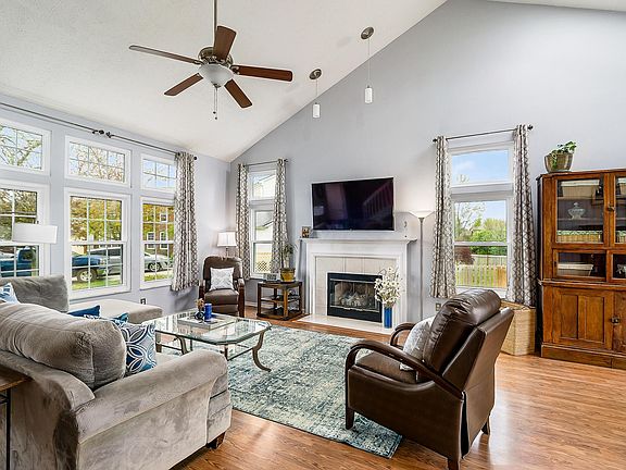 4th image of 8830 Lobelia Ct