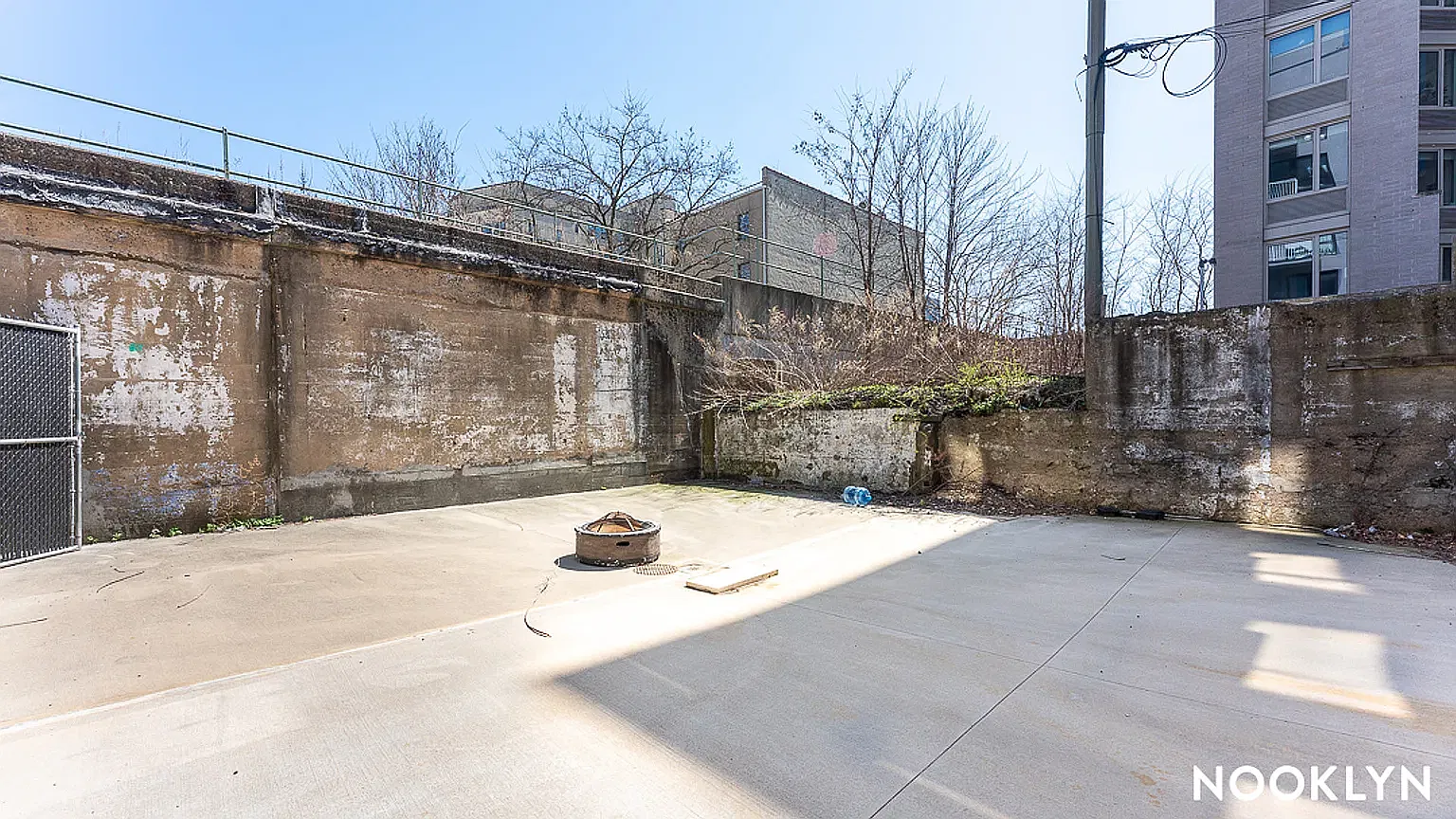 916 Bergen St — Photo 3