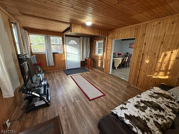 4th image of 901 Chestnut Path