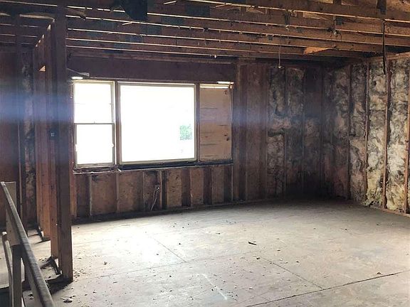 5th image of 82 Wellington Ave