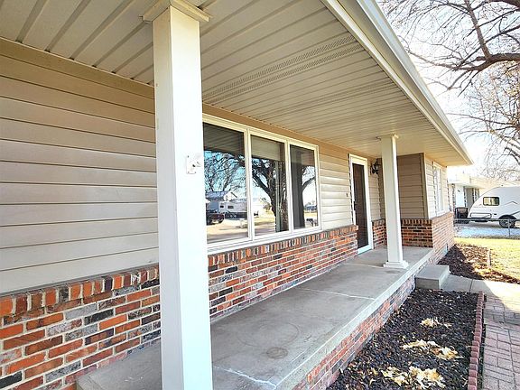 2nd image of 4611 Linden Dr