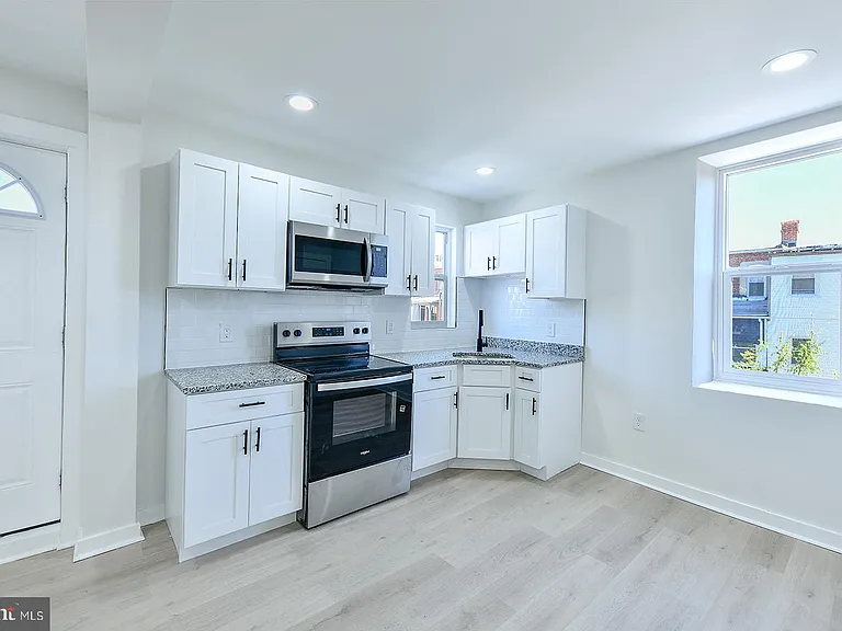 2330 Bryant Ave #4 — Photo 7
