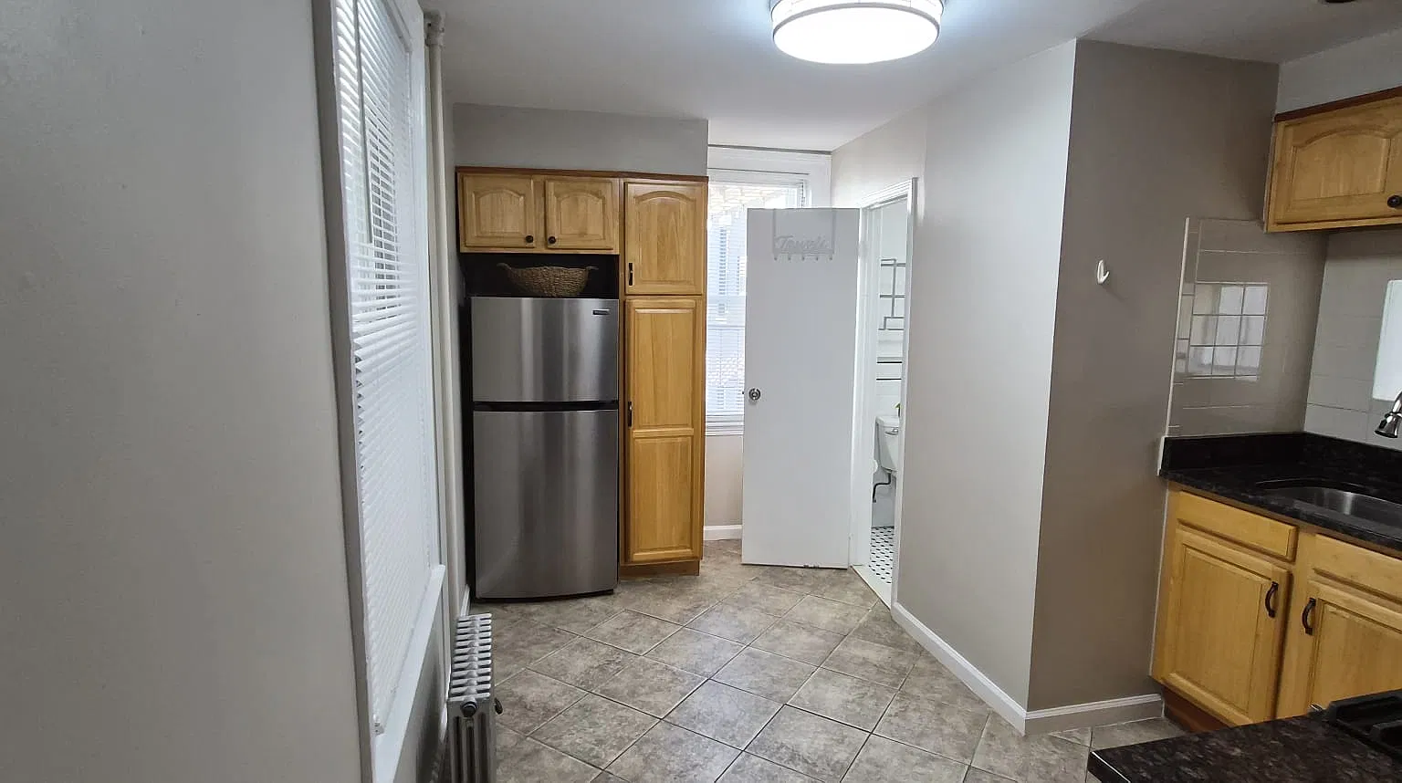 2 bed, 700 sqft, $3,200 — Photo 3