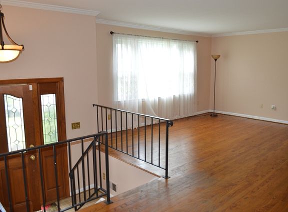 3rd image of 7511 Mahoney Dr