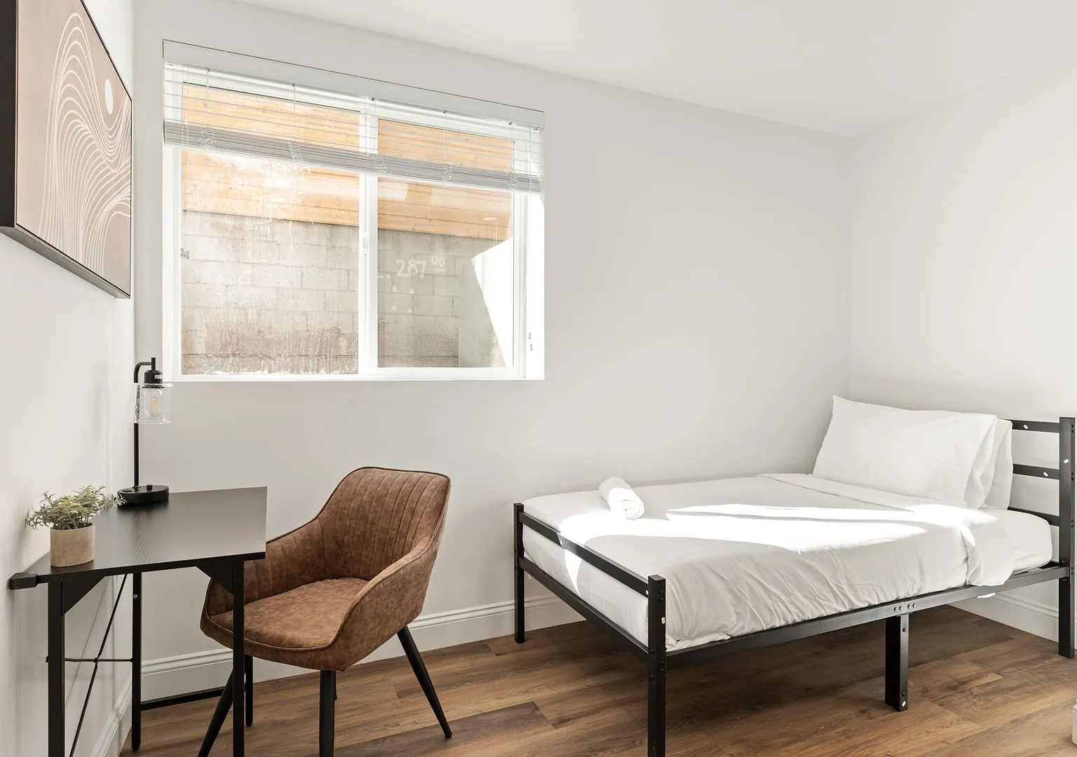 A 4 Bedroom apartment with Ensuite Bathrooms, common areas and a fully functional kitchen at 1711... — Photo 3
