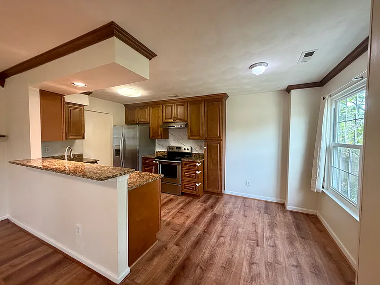 1400 Dalsbury Ln — Photo 9