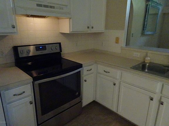 4th image of 2509 Saint Johns Ln