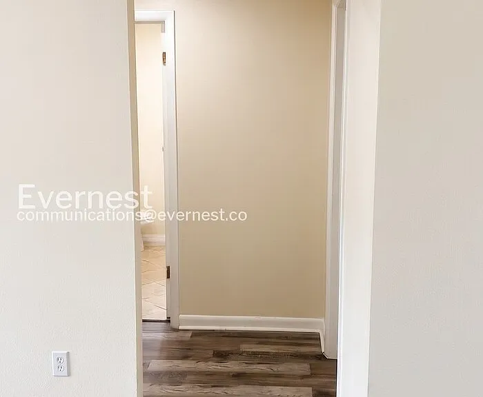 1527 Stuart St — Photo 17