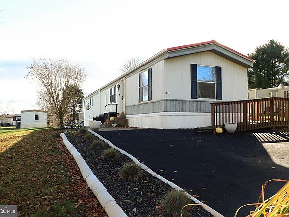 4th image of 371 Plum St