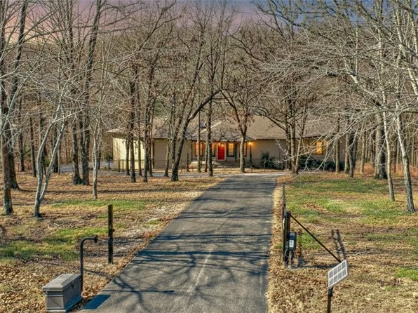 9933 Buckskin Cir, Rogers, AR 72758