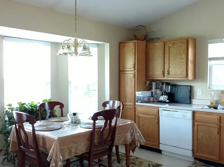 455 Thompson Dr — Photo 7