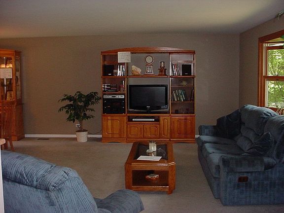 4th image of 905 Williams Ct