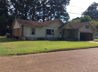 343 Walthall St, Grenada, MS 38901