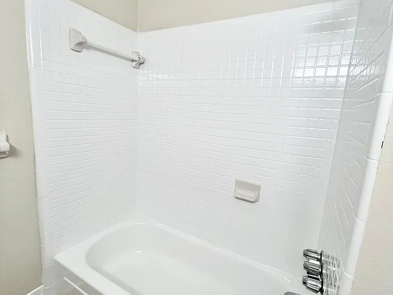 5THBS10 — Photo 25