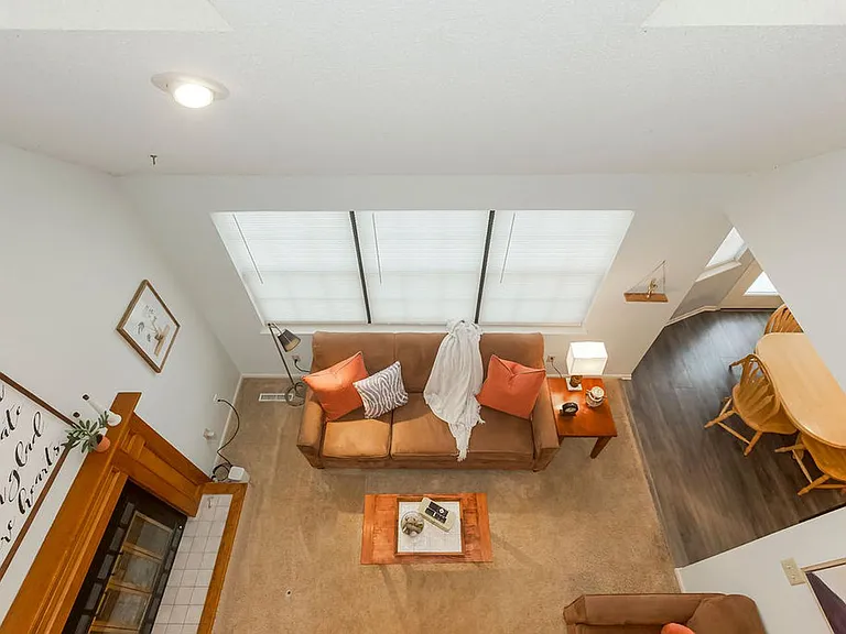 721 SE Redwood Ln — Photo 3