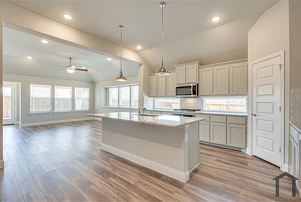 204 Rosewood Dr — Photo 19