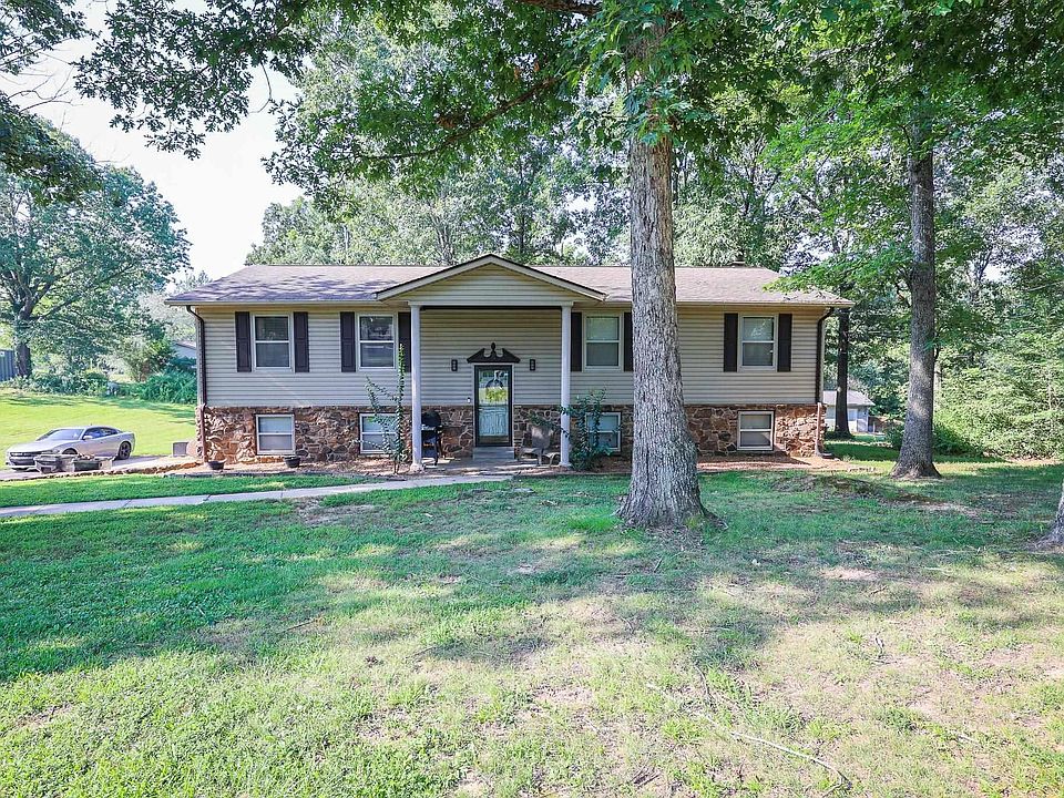 1st image of 100 Redbud Dr