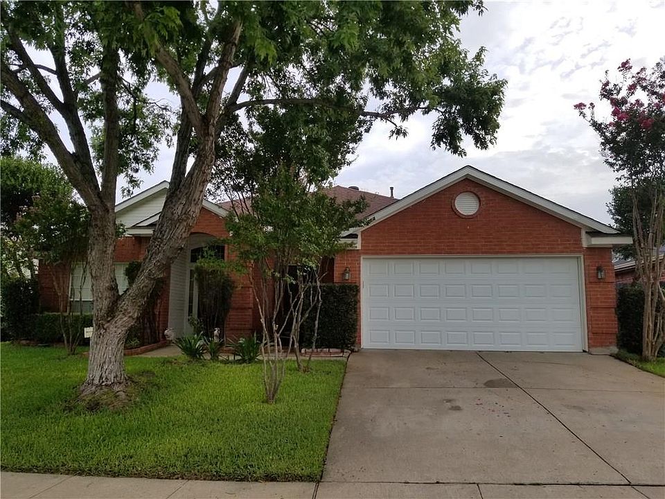 1st image of 204 Ember Glen Dr