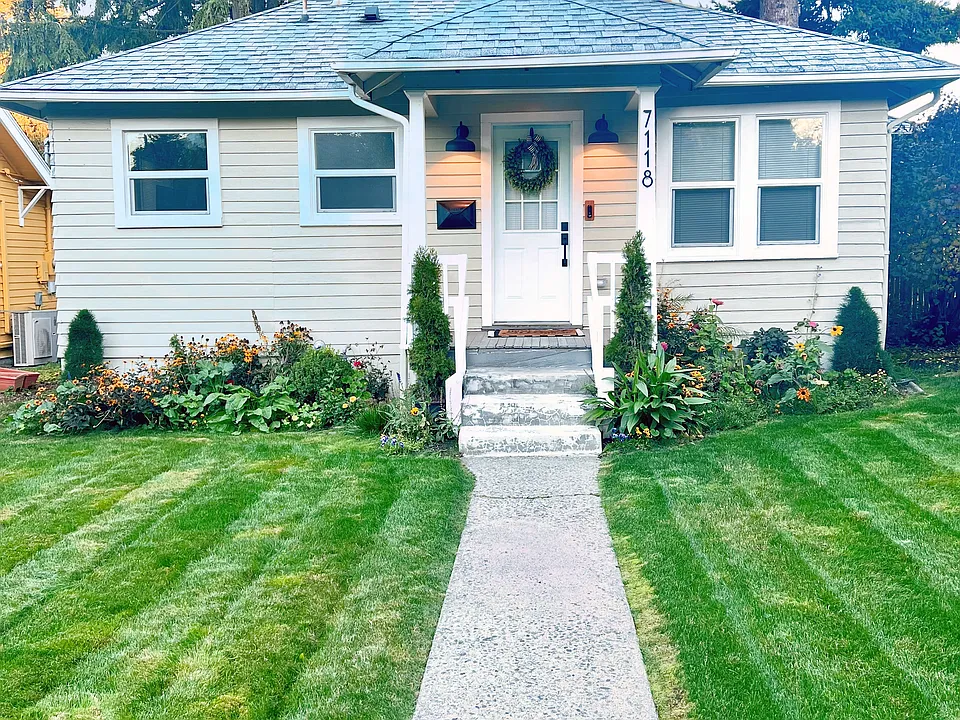 7118 32nd Ave SW